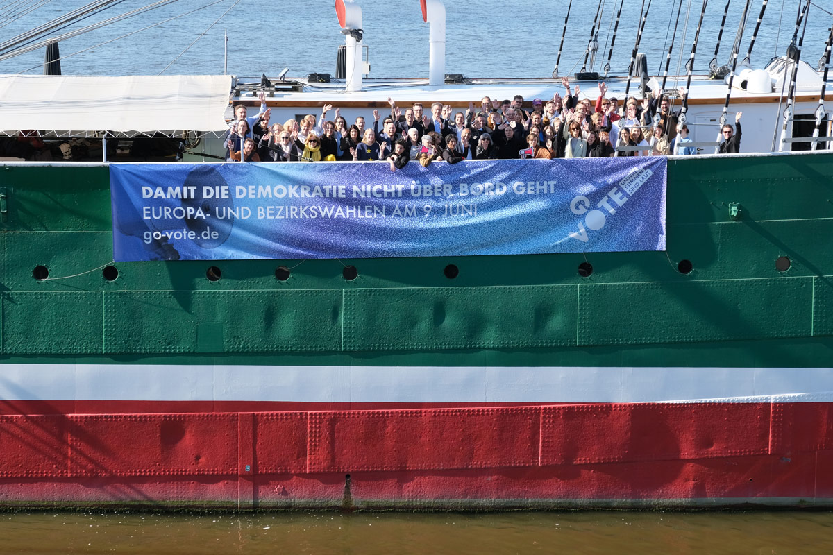 GoVote Banner auf der Rickmer Rickmers, Aufruf zur Demo am 7. Juni 2024 (Demo 7.6.24)